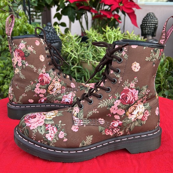 🌸 Dr. Martens Brown Victorian Rose Floral 11821 Boots 🌸 - Picture 1 of 17